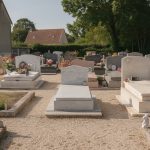 Quel est le coût d'une sepulture en France ? découvrez le coût moyen d'une sepulture en france, les différents frais associés et les options pour organiser des obsèques selon votre budget.